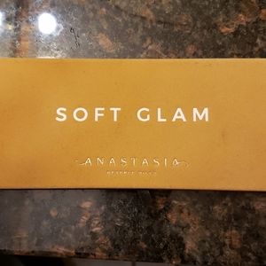 Anastasia beverly hills Soft Glam Palette